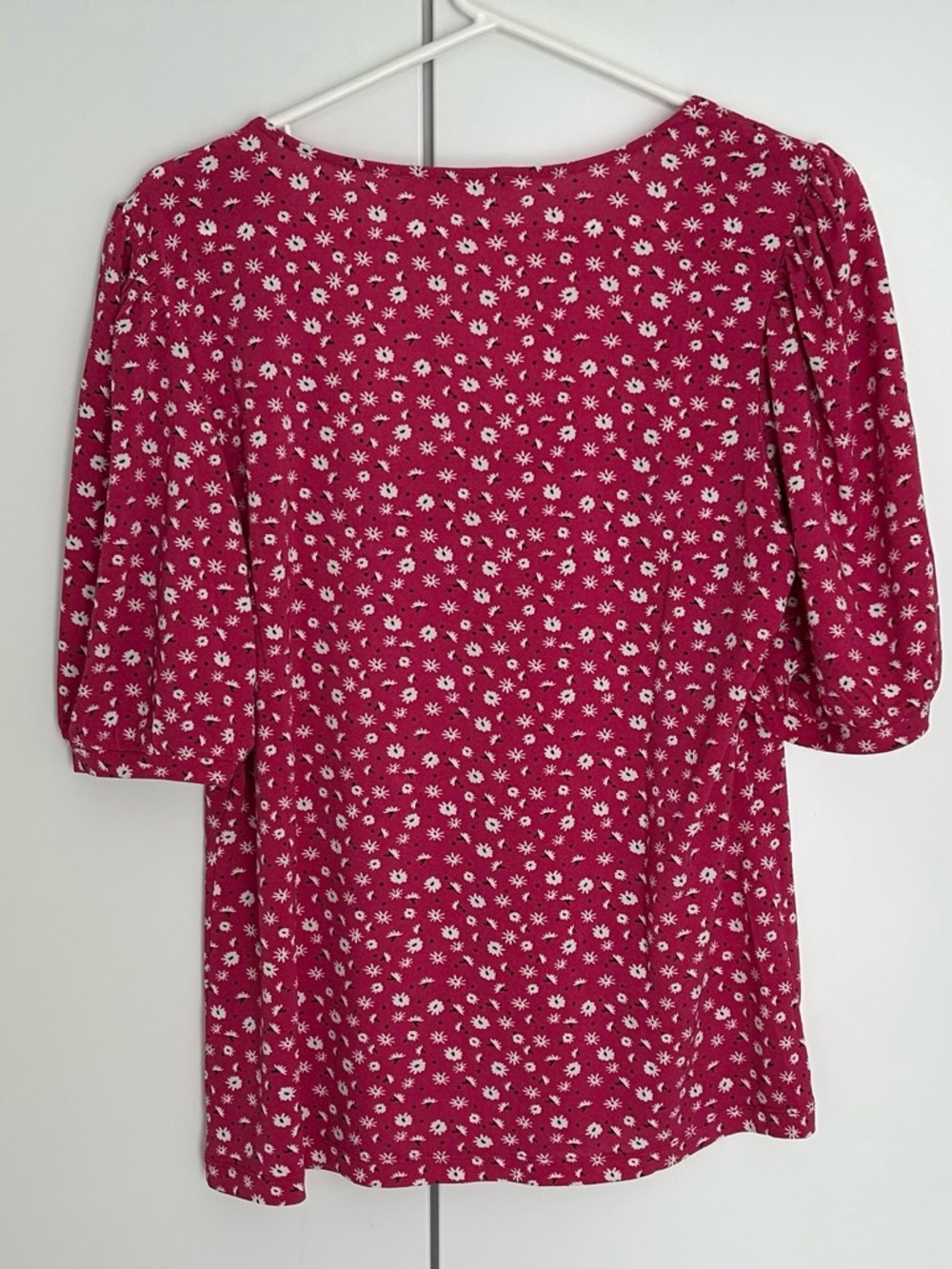 Cleo Square Neck All-Over Floral Puff-Sleeve Top in Berry Size L - Picture 4 of 10